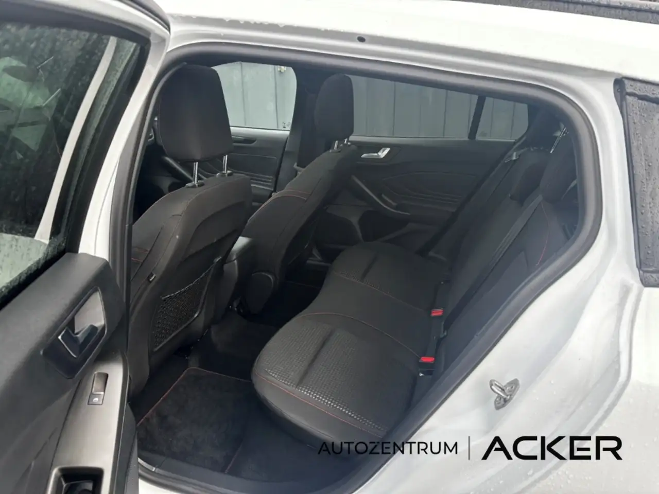 Ford Focus ST-Line X Turnier AT7 PSD/LED/aAHK -43%* — Vehicle gallery 16