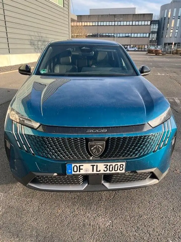 Peugeot 3008 Hybrid 136 Allure — Vehicle gallery 2