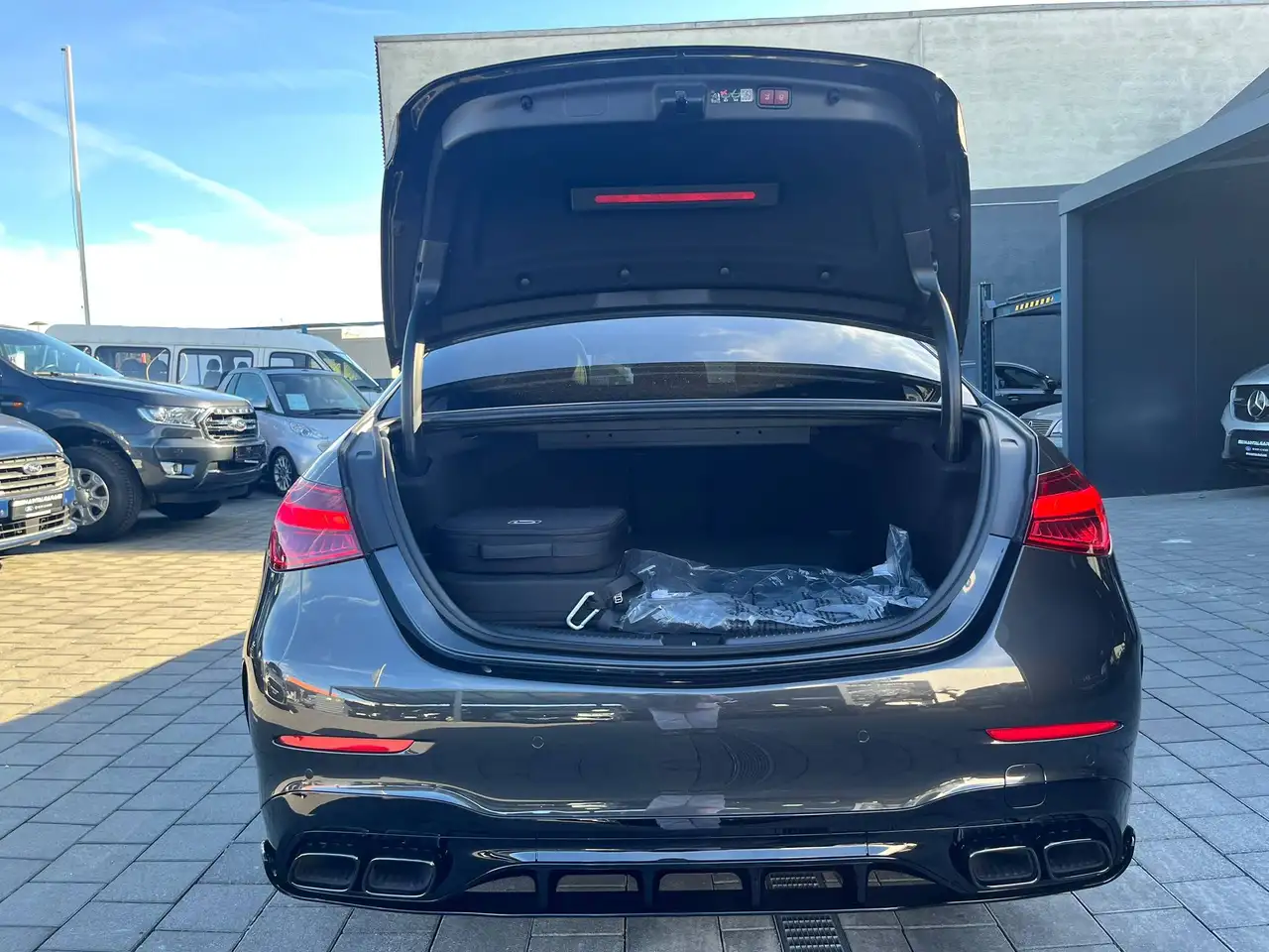 Mercedes-Benz C 63 AMG C63 AMG 4Matic+ S E Performance/NightPak/Burmester/360°/LederNappa/Carbon/Navi/20° — Vehicle gallery 18