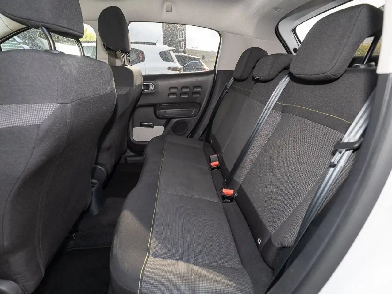 Citroen C3 1.2 PureTech 110 Max +PDC+CARPLAY+eFH+ISOFIX+ — Galerie du véhicule 11