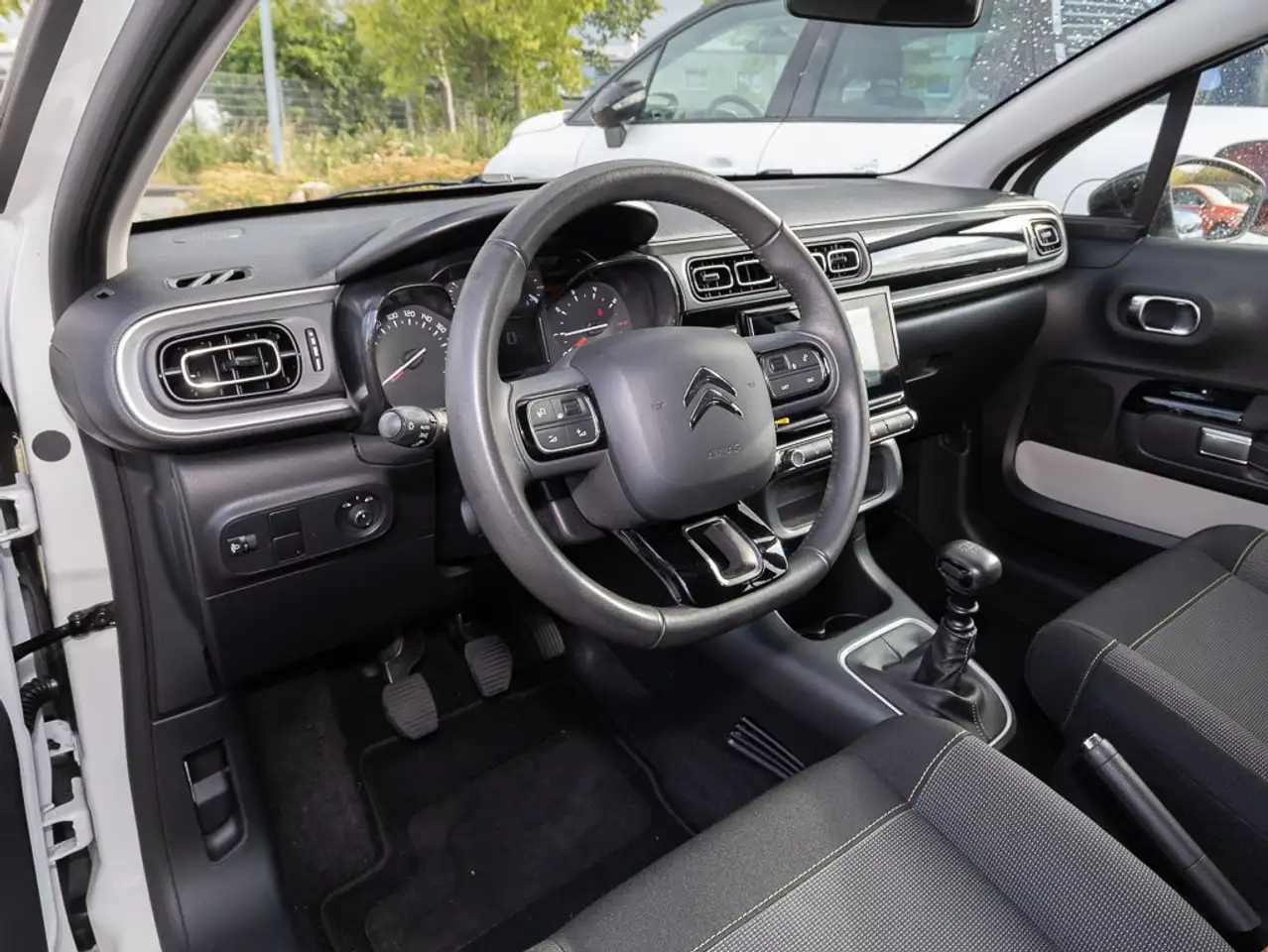 Citroen C3 1.2 PureTech 110 Max +PDC+CARPLAY+eFH+ISOFIX+ — Galerie du véhicule 4