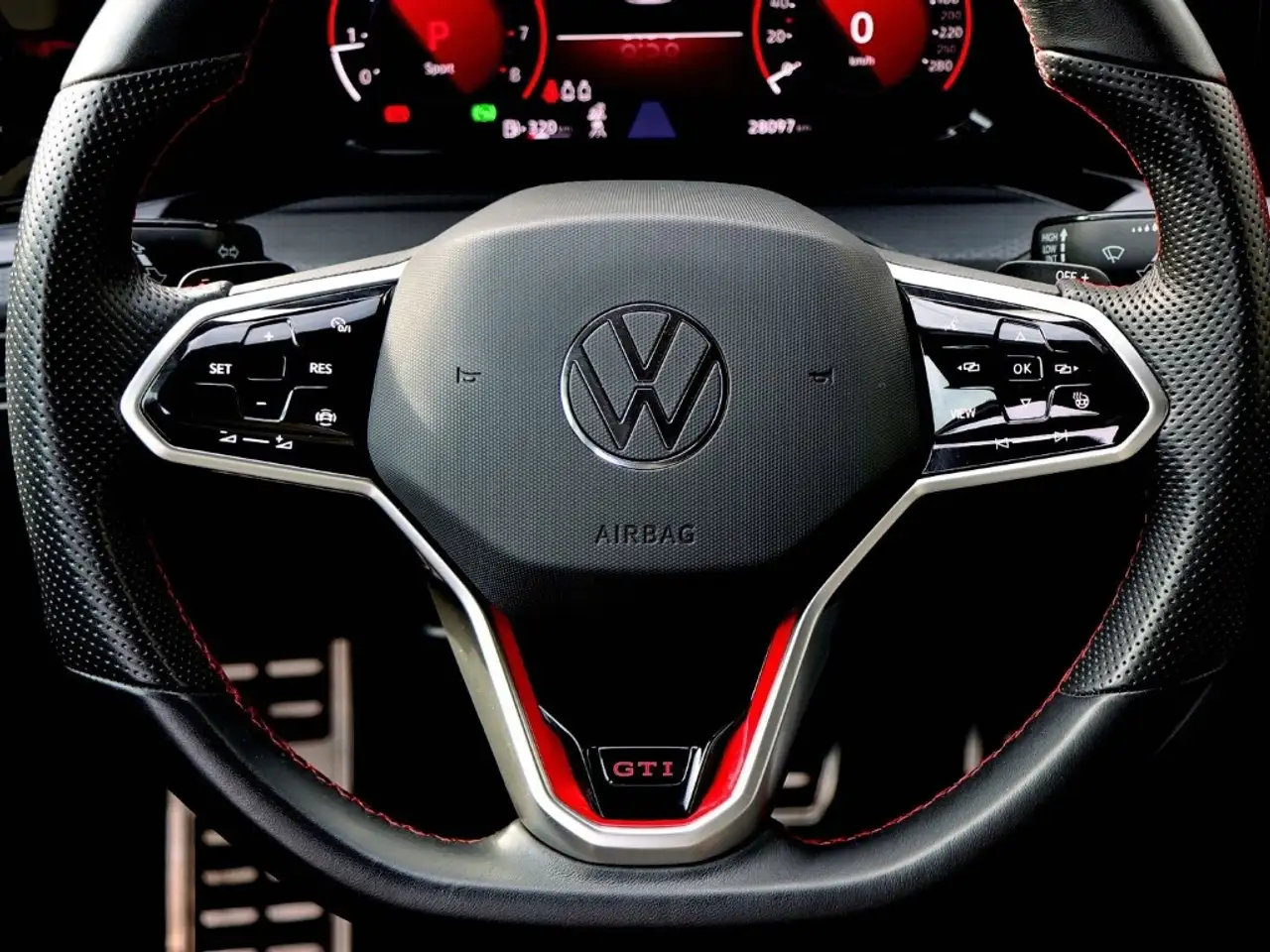 Volkswagen Golf GTI VIII 2.0 TSI OPF DSG LED/PDC/SITZHZ/RADIO APP — معرض صور السيارة 8