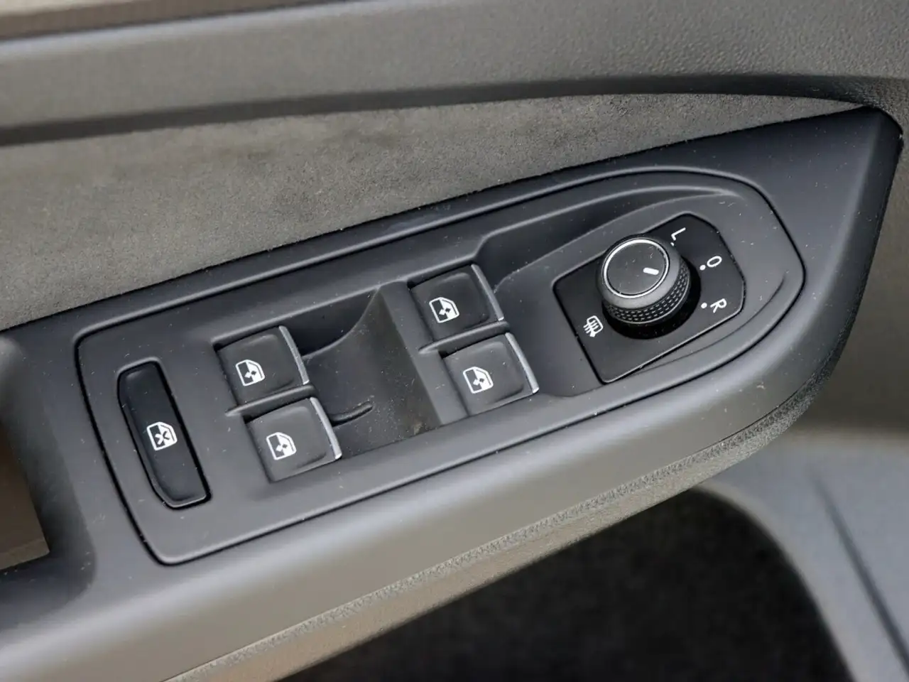 Volkswagen Golf GTI VIII 2.0 TSI OPF DSG LED/PDC/SITZHZ/RADIO APP — معرض صور السيارة 14