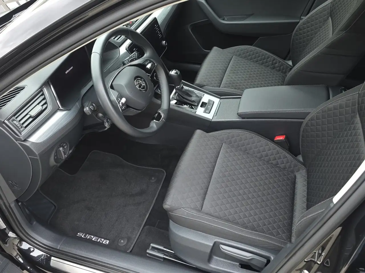Skoda Superb Combi Ambition 1.5 TSI DSG PDC/NAVI — معرض صور السيارة 9