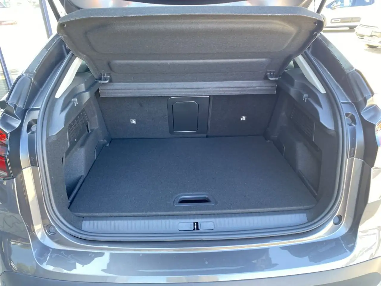 Citroen C4 PureTech 130 Stop&Start EAT8 MAX *Alcantara* — Vehicle gallery 10