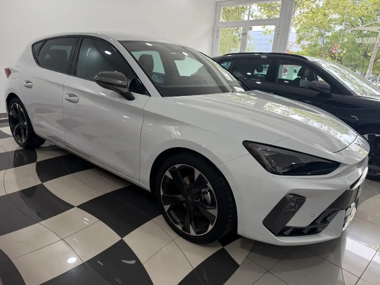 CUPRA Leon 1.5 ETSI Tech Edition DSG 110Kw — Vehicle gallery 3