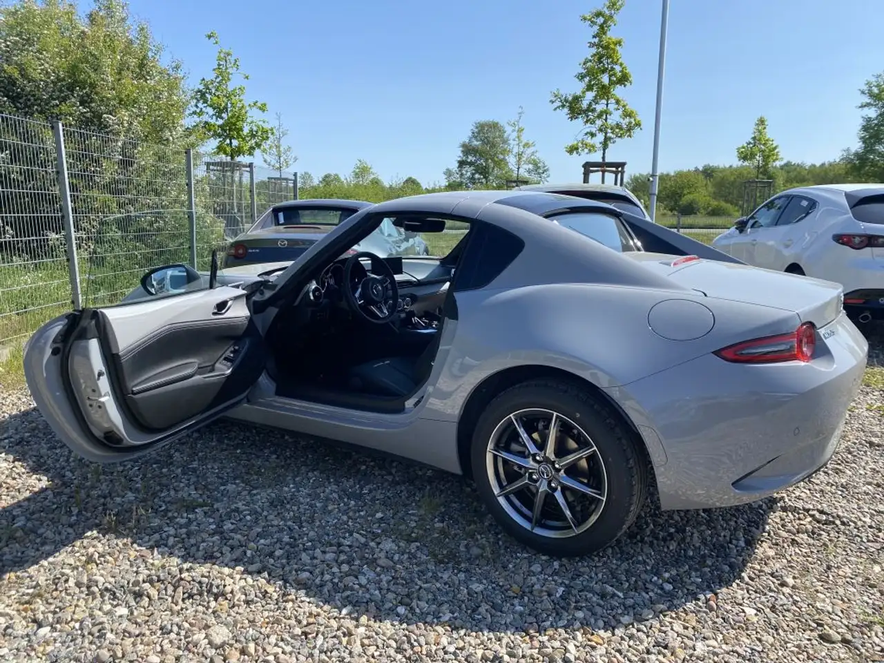Mazda MX-5 RF SKYACTIV-G 1.5 Exclusive-Line — Vehicle gallery 10