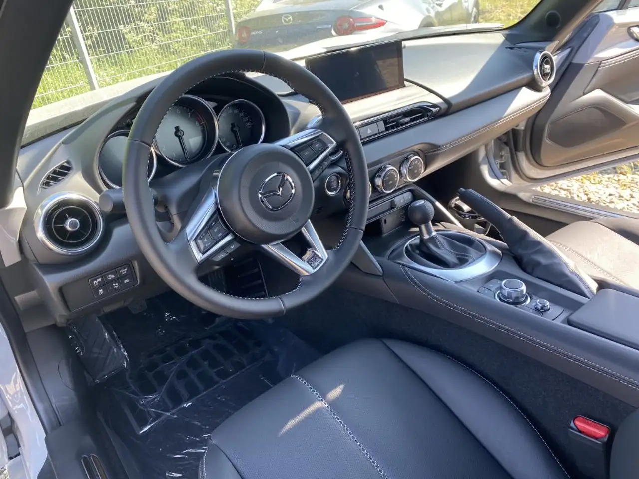 Mazda MX-5 RF SKYACTIV-G 1.5 Exclusive-Line — Vehicle gallery 11