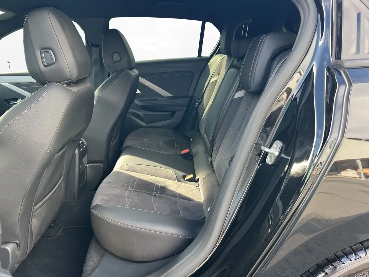 Opel Astra L Lim. 5-trg. GS *360° Kamera* Automatik* — Galería del vehículo 12
