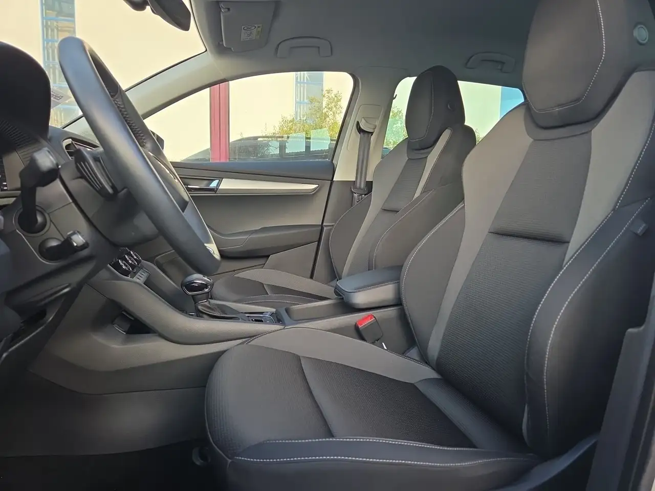 Skoda Karoq TOUR 1.5TSI DSG KAMERA+ACC+KEYLESS+LED+NAVI-APP+el — معرض صور السيارة 18
