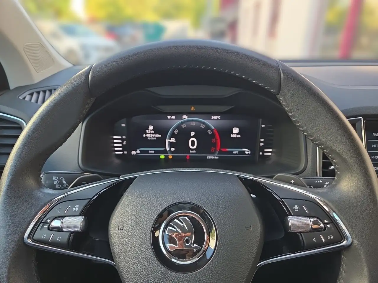 Skoda Karoq TOUR 1.5TSI DSG KAMERA+ACC+KEYLESS+LED+NAVI-APP+el — معرض صور السيارة 9