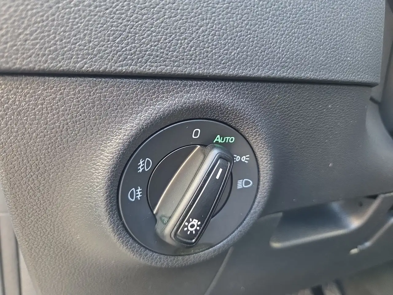 Skoda Karoq TOUR 1.5TSI DSG KAMERA+ACC+KEYLESS+LED+NAVI-APP+el — معرض صور السيارة 17