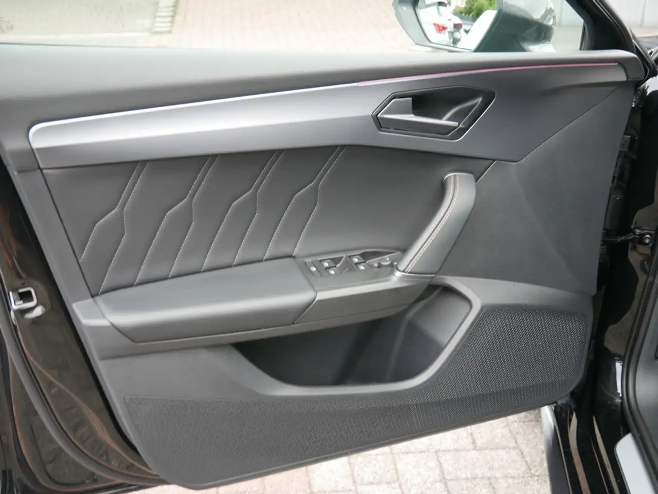 CUPRA Leon 2.0 TSI VZ SHZ DCC KAMERA NAVI LED BEATS — Galería del vehículo 21