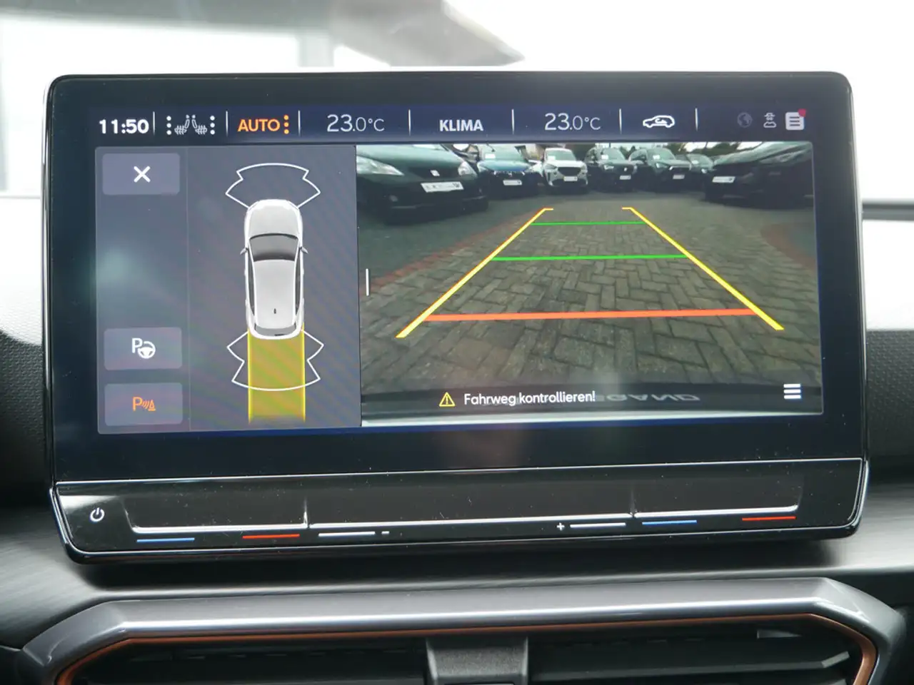 CUPRA Leon 2.0 TSI VZ SHZ DCC KAMERA NAVI LED BEATS — Galería del vehículo 12