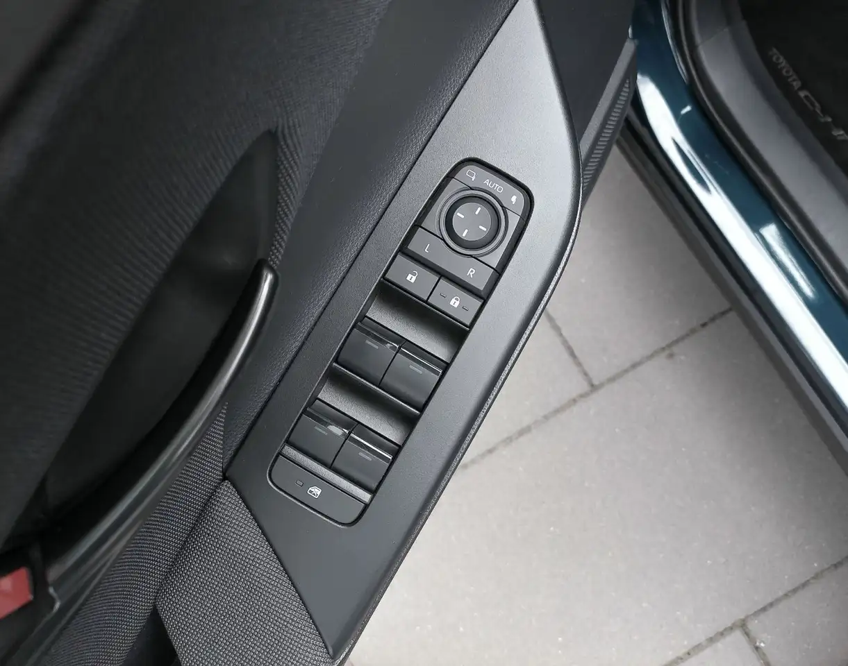 Toyota C-HR Plug-In Hybrid FWD Team Deutschland — معرض صور السيارة 10