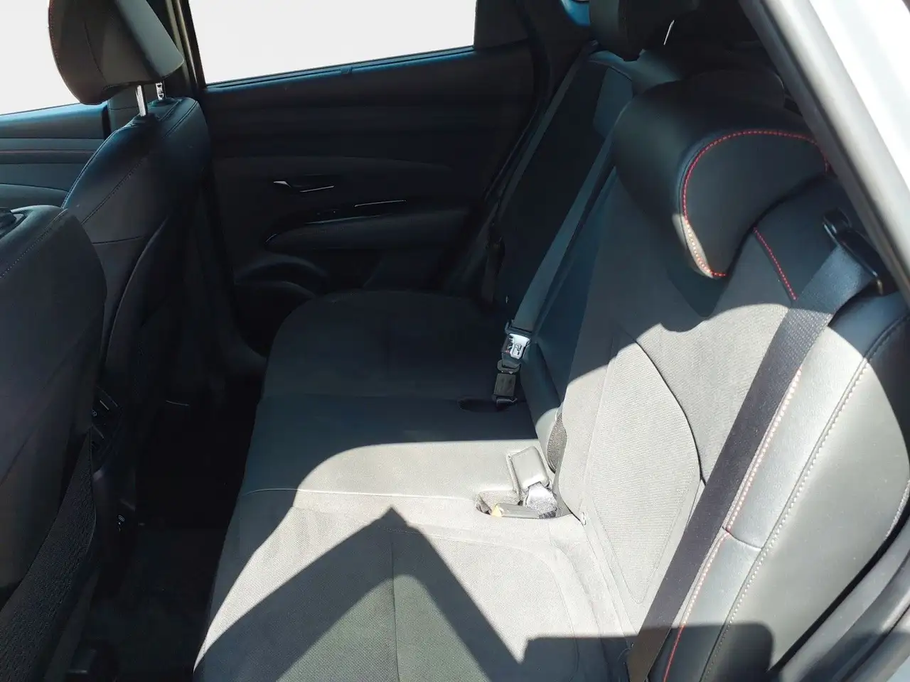 Hyundai TUCSON N Line Hybrid DCT 4WD Panoramadach — Vehicle gallery 16