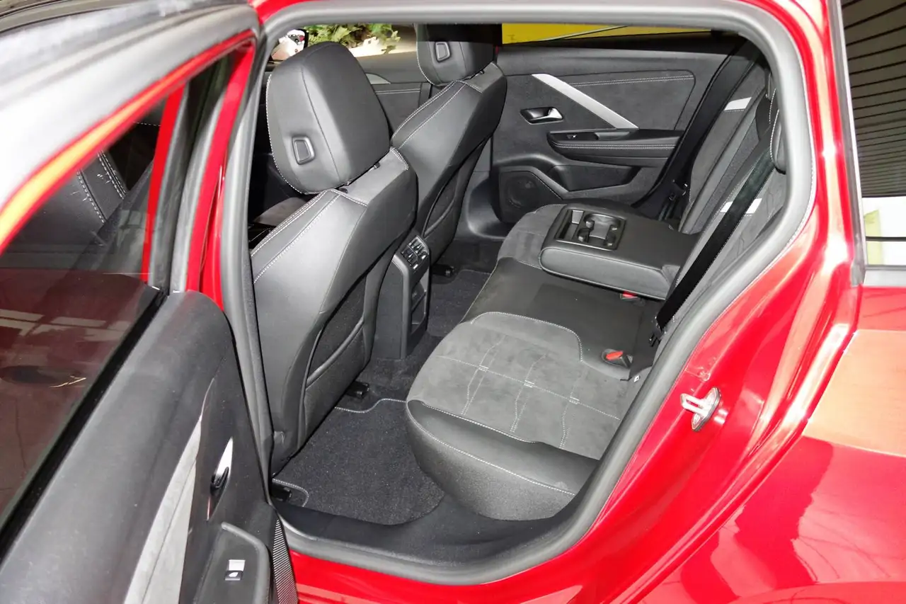 Opel Astra ST 1.2 Mildhybrid Matrixlicht,AGR,Head-Up-Display,Soundsystem — Galerie du véhicule 15