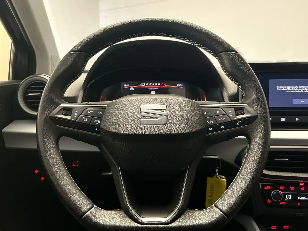 SEAT Arona 1.0TSI Style — Vehicle gallery 9