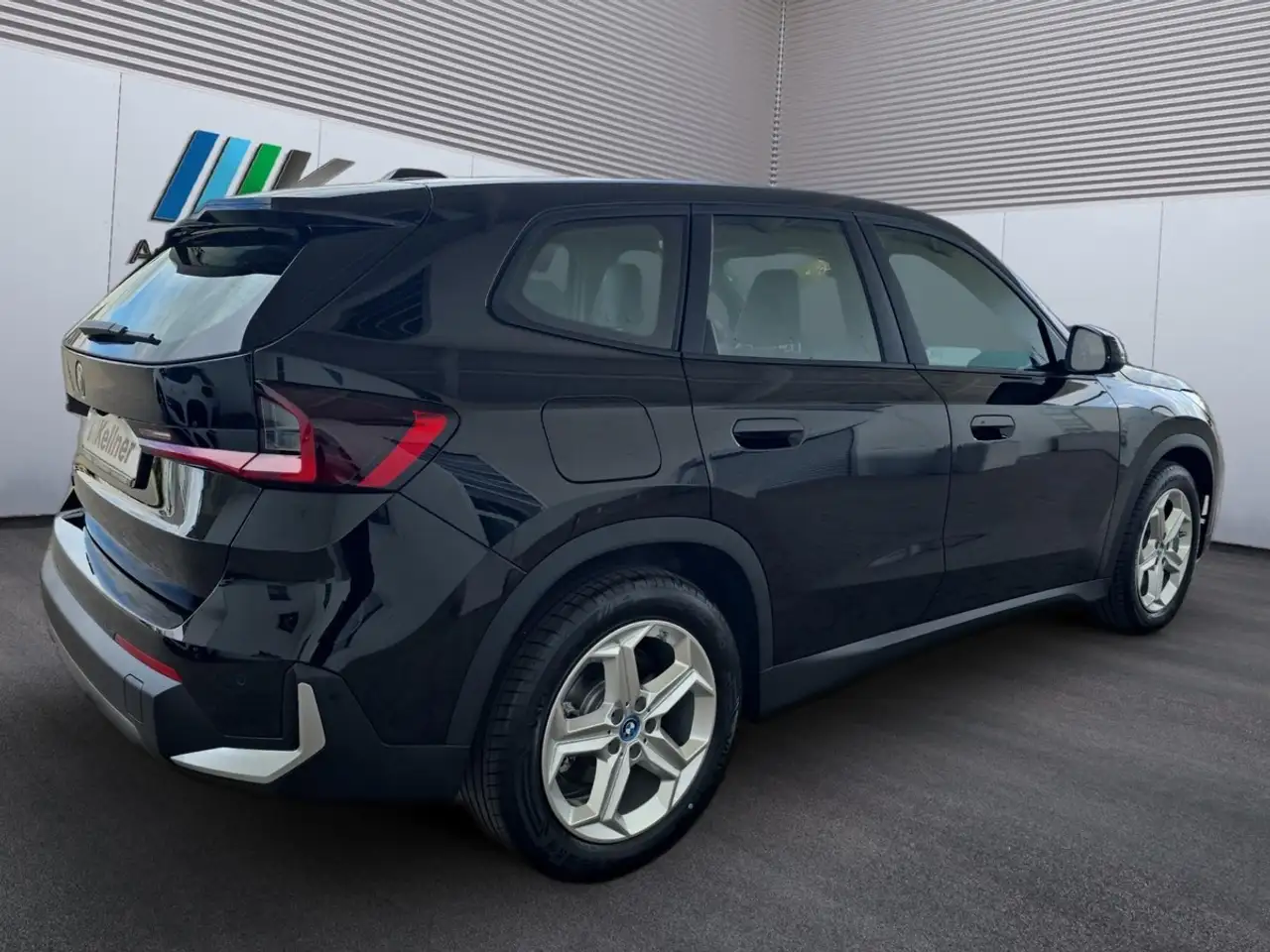 BMW iX1 xDr. 30 AHK+Pano+R-Kamera+DAB+ACC+18 Zoll — معرض صور السيارة 7