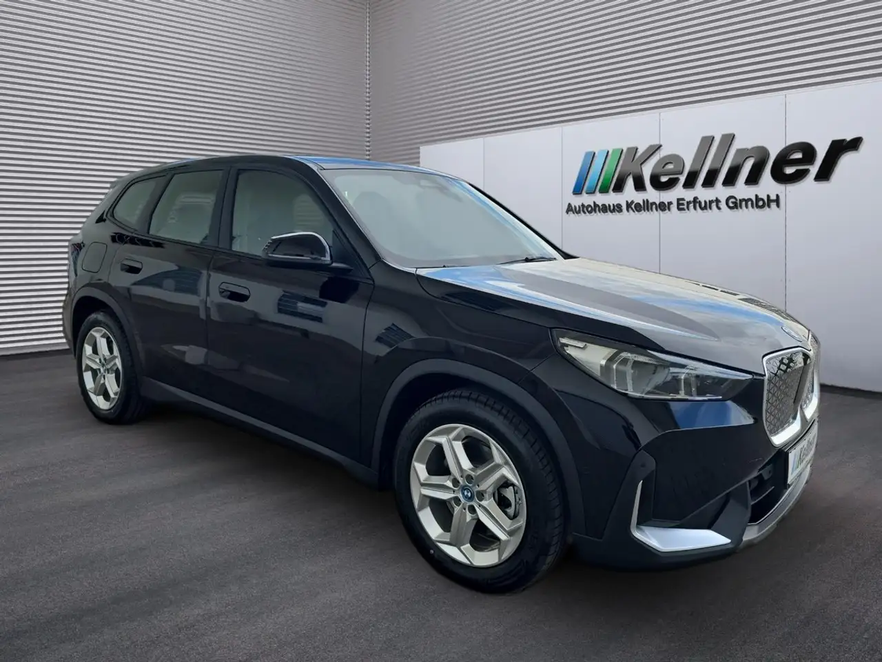 BMW iX1 xDr. 30 AHK+Pano+R-Kamera+DAB+ACC+18 Zoll — معرض صور السيارة 4