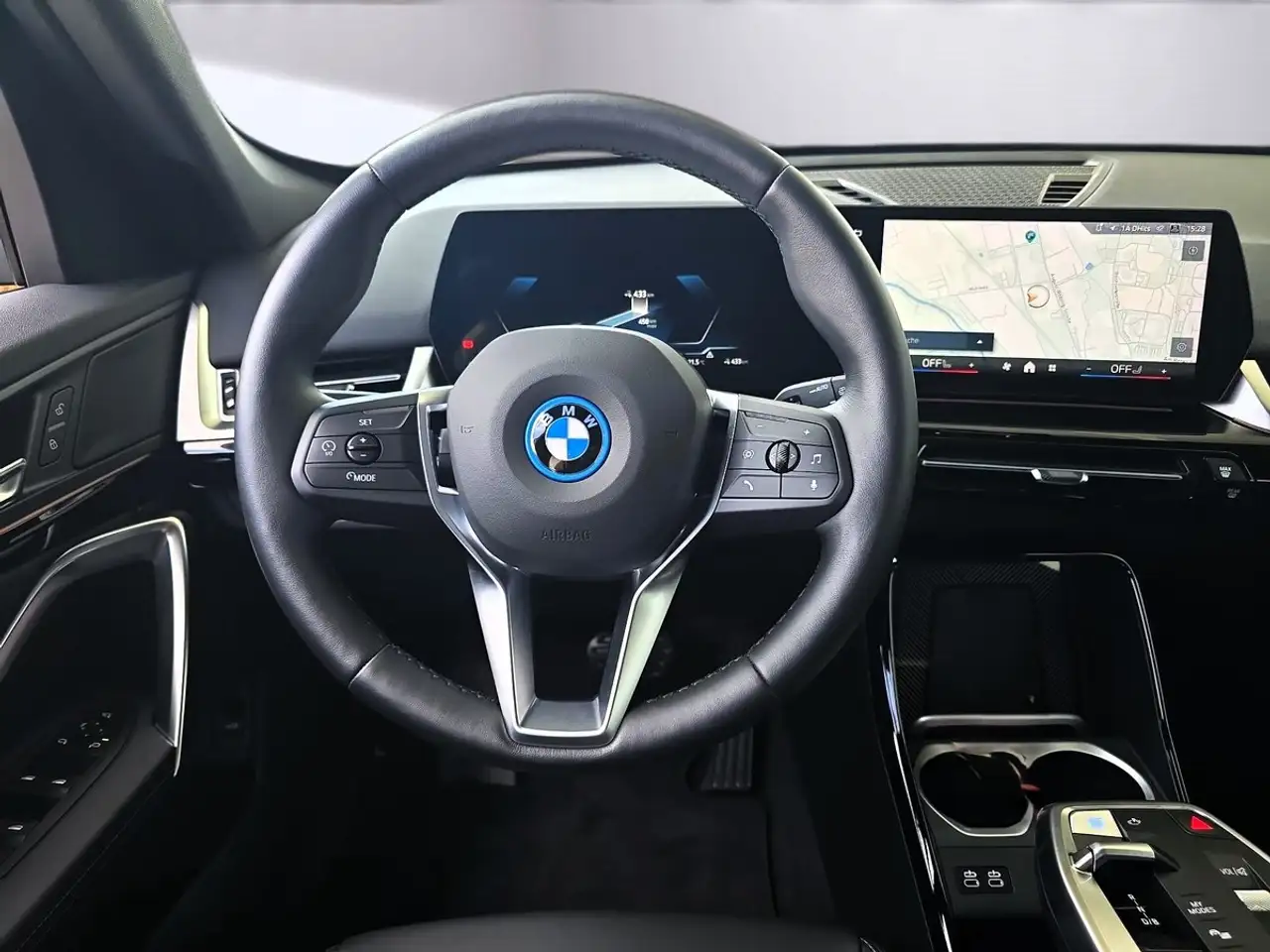 BMW iX1 xDr. 30 AHK+Pano+R-Kamera+DAB+ACC+18 Zoll — معرض صور السيارة 12