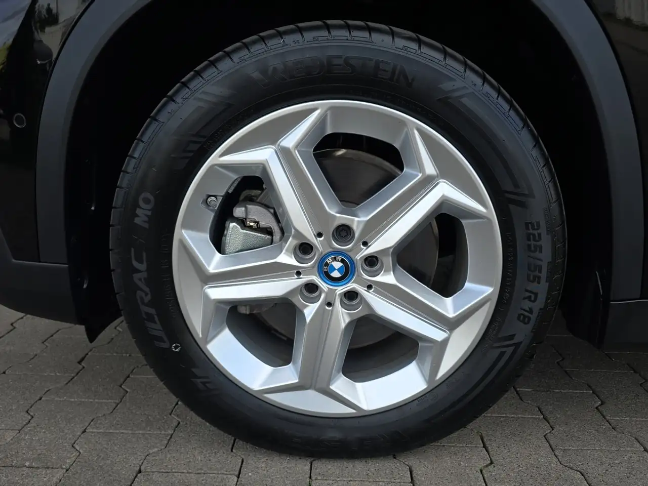 BMW iX1 xDr. 30 AHK+Pano+R-Kamera+DAB+ACC+18 Zoll — معرض صور السيارة 8