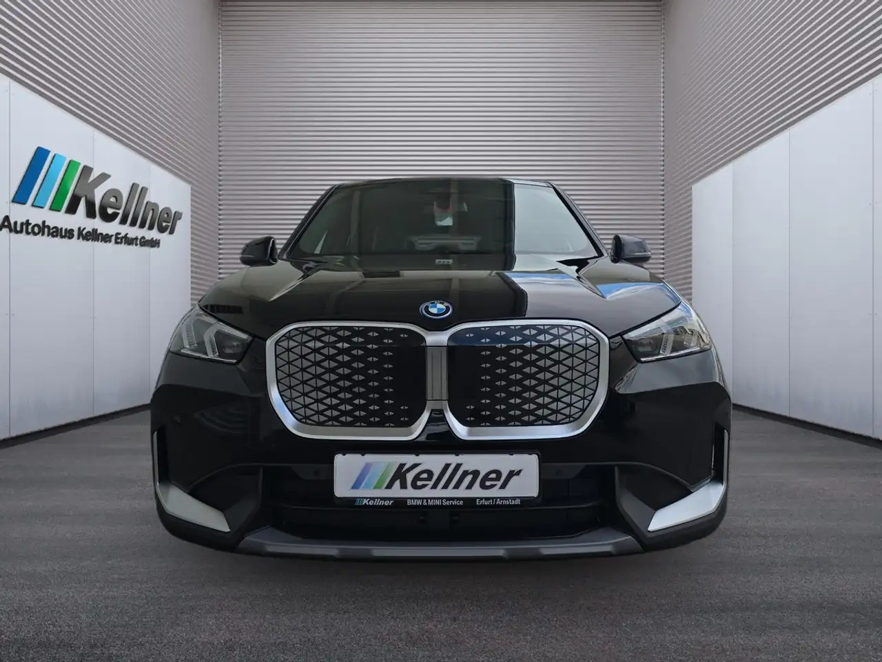 BMW iX1 xDr. 30 AHK+Pano+R-Kamera+DAB+ACC+18 Zoll — معرض صور السيارة 3