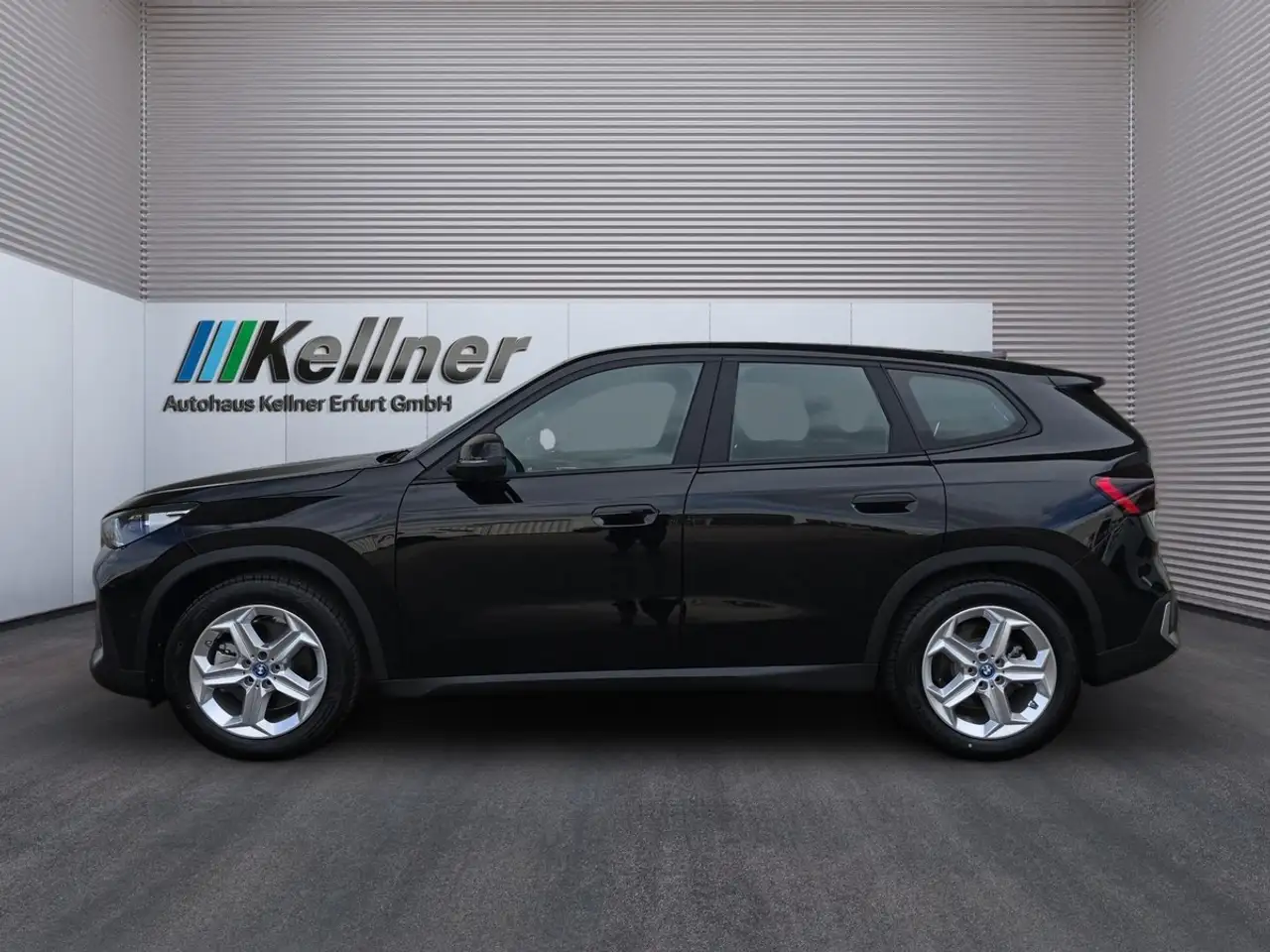BMW iX1 xDr. 30 AHK+Pano+R-Kamera+DAB+ACC+18 Zoll — معرض صور السيارة 5