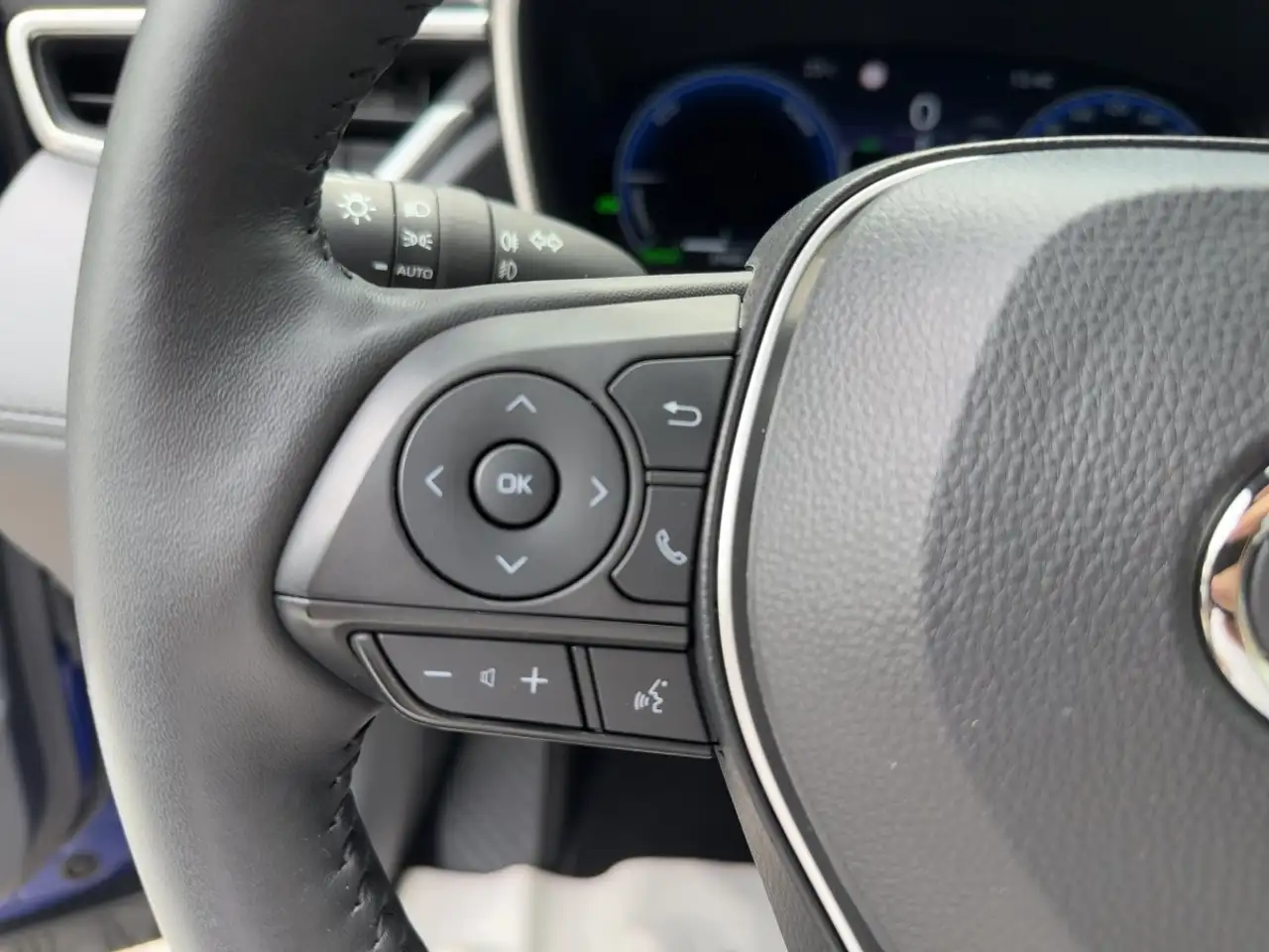 Toyota Corolla Cross 2.0 D Team Deutschland ACC+LED+SHZ — معرض صور السيارة 18