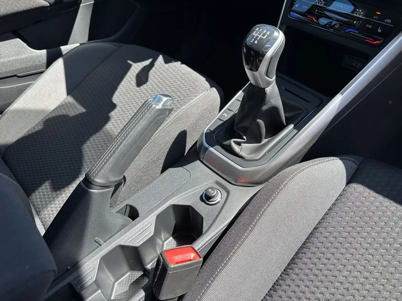 Volkswagen Polo Life 1.0 TSI ACC/AppCon/Clima/SHZ/LED/Bluet — معرض صور السيارة 21