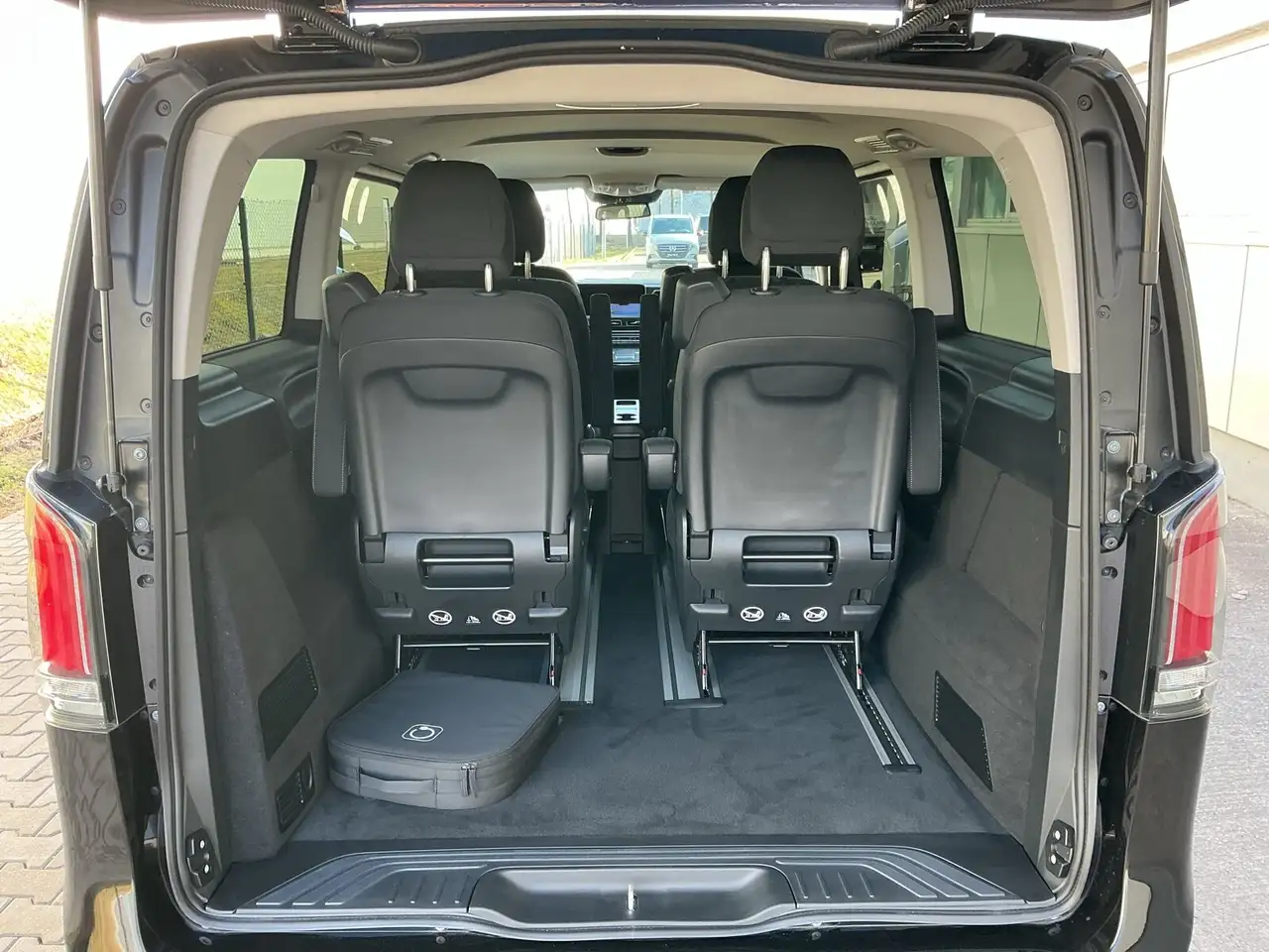 Mercedes-Benz EQV 250 EQV 250 Lang Navi/Distronic/Kamera/Multibeam — Galería del vehículo 8