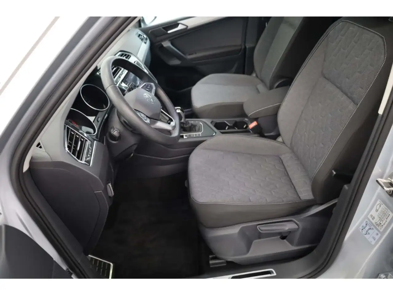 Volkswagen Tiguan 1.5 TSI Move DSG NAV/LED/AHK/App-Connect — Galería del vehículo 7
