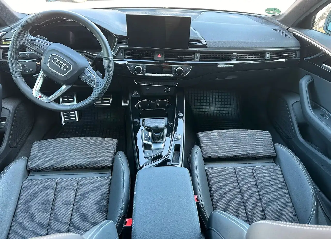 Audi A4 40 TFSI S tronic S line quattro Avant — Vehicle gallery 6
