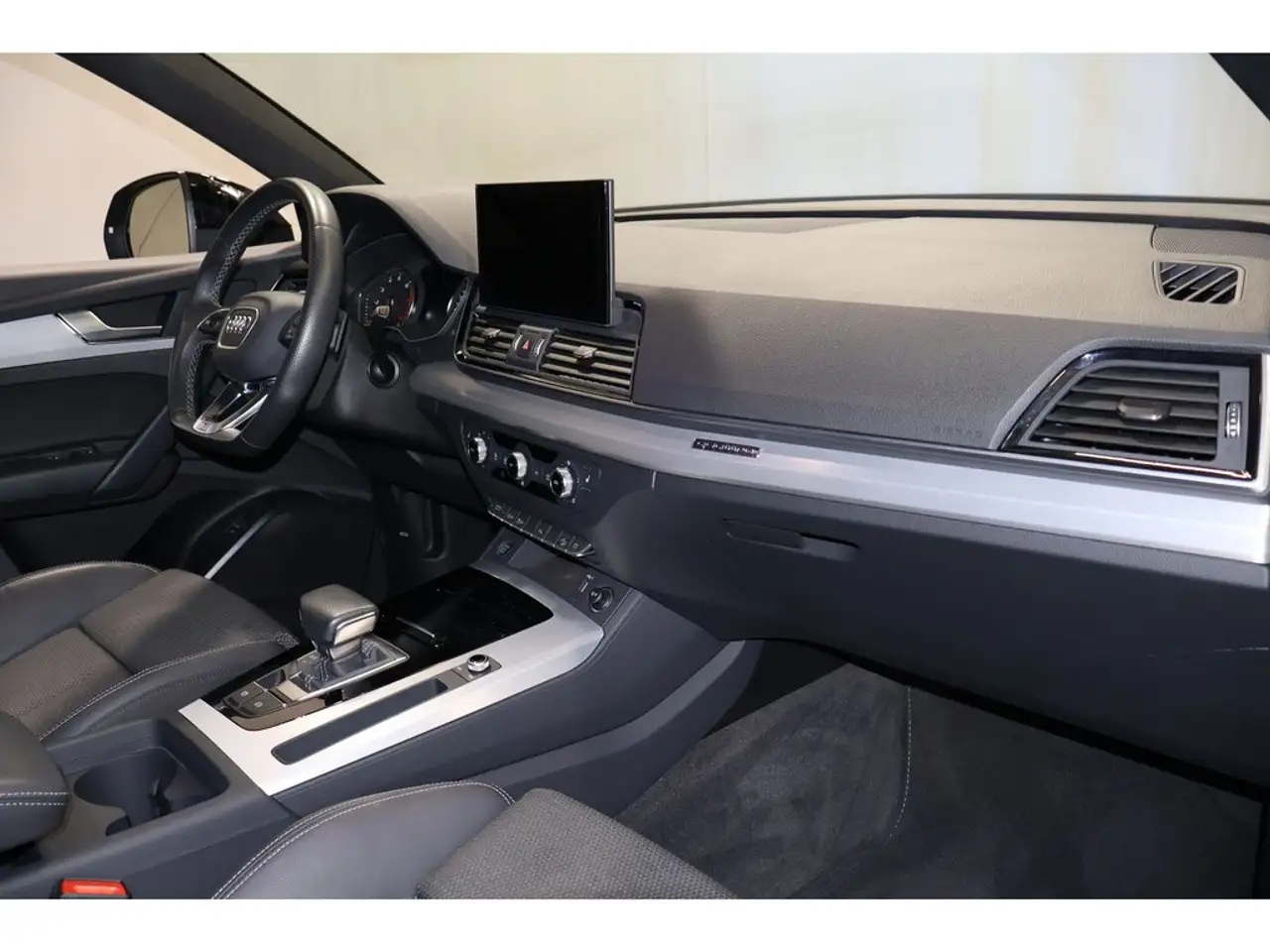 Audi Q5 40 TFSI quattro S line LED*PDC*R-Kamera * — معرض صور السيارة 15