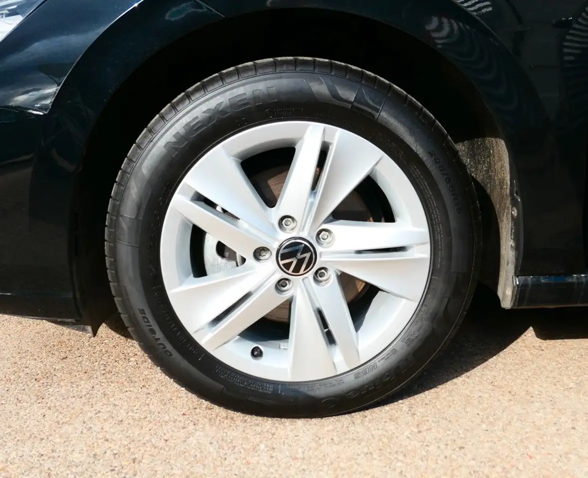Volkswagen Golf VIII Var.1.5 TSI Life ACC/LED/Full-Link/DAB — Galería del vehículo 18
