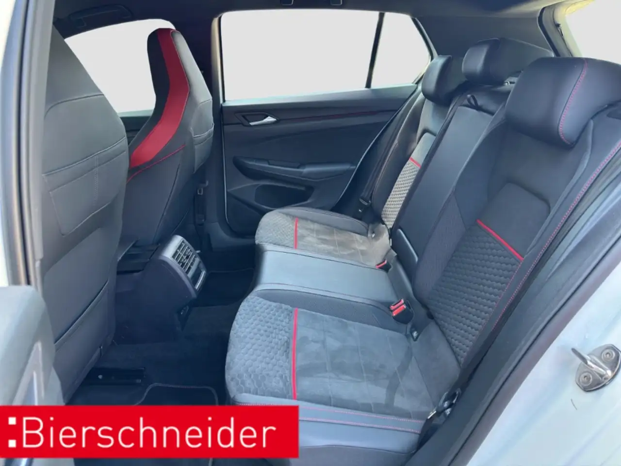 Volkswagen Golf GTI 2.0 TSI DSG Clubsport NAVI KAM LED PDC 18 SHZ CAR- — Galería del vehículo 22