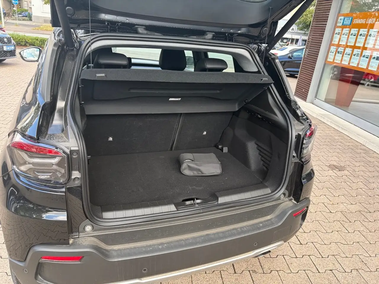 Jeep Avenger Altitude 1.2 T-GDI/ele Heckkklappe — Galería del vehículo 10