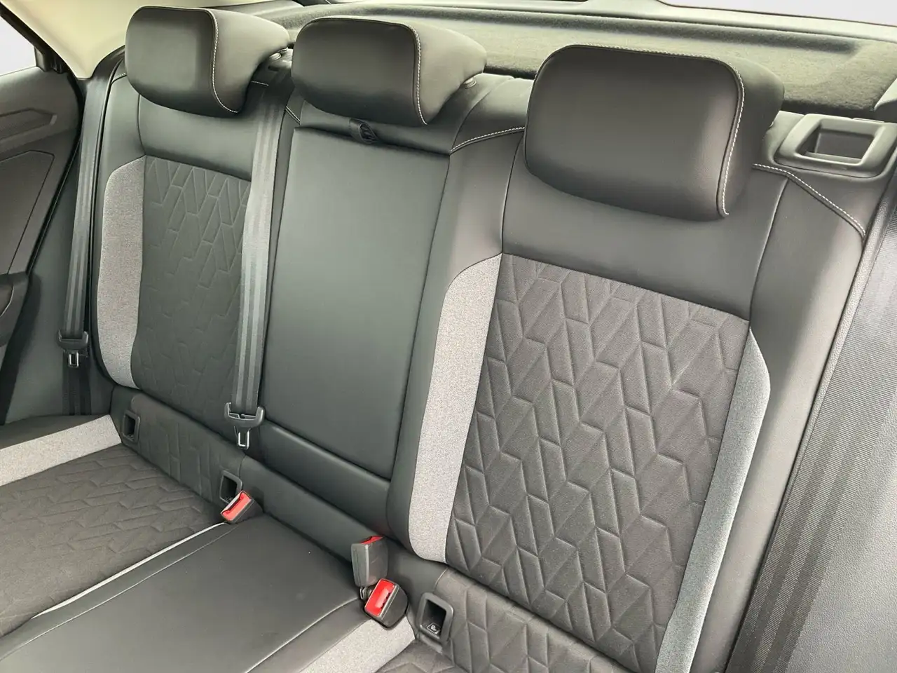 Volkswagen T-Roc GOAL 1.0 TSI AHK Navi Kamera ACC — Vehicle gallery 13