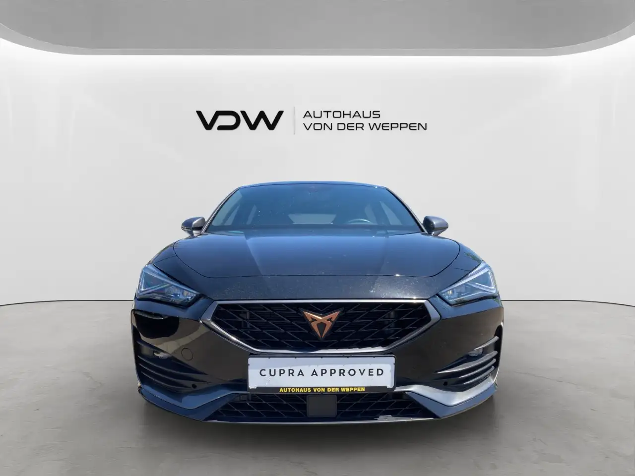 CUPRA Leon TSI DSG VZ 5JGar Navi SHZ Keyless Totwinkel — Galería del vehículo 4