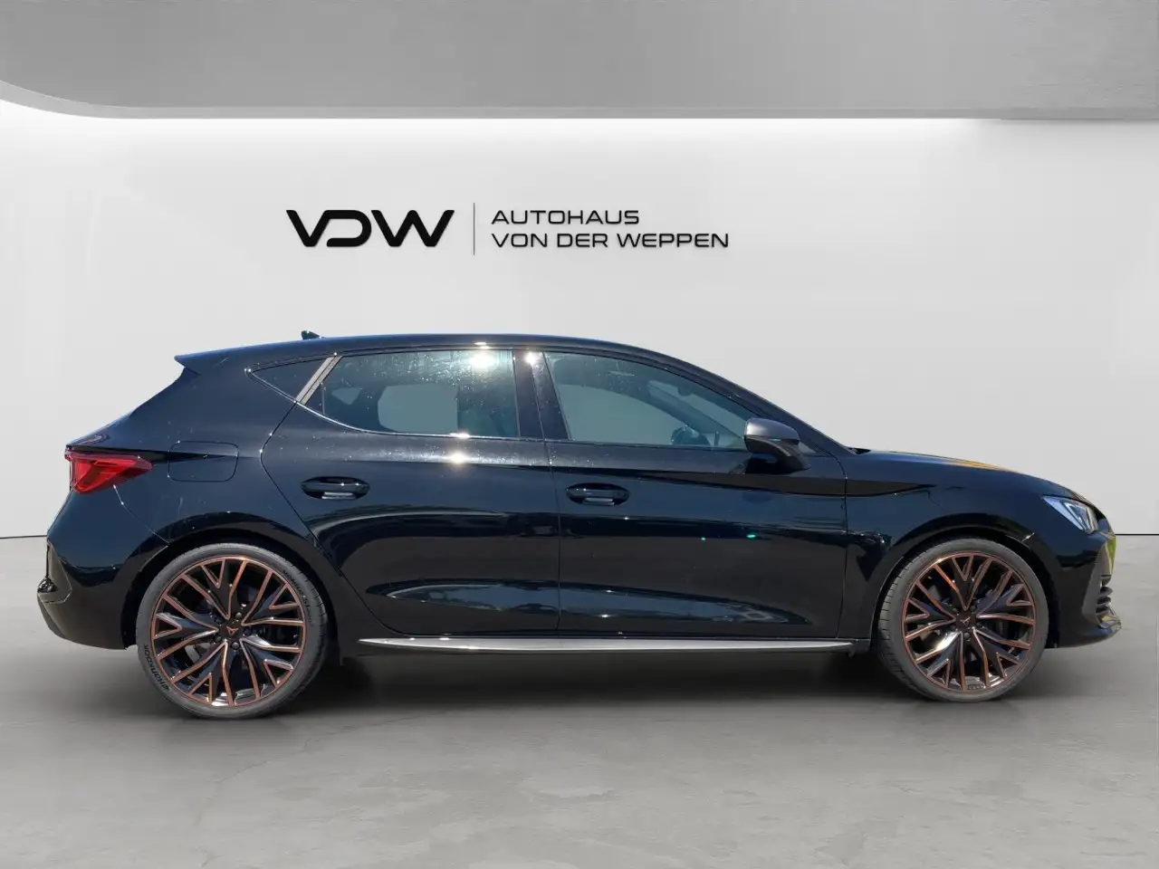 CUPRA Leon TSI DSG VZ 5JGar Navi SHZ Keyless Totwinkel — Galería del vehículo 12