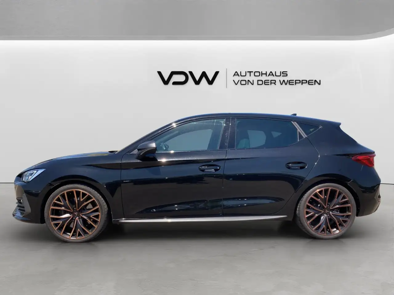 CUPRA Leon TSI DSG VZ 5JGar Navi SHZ Keyless Totwinkel — Galería del vehículo 7