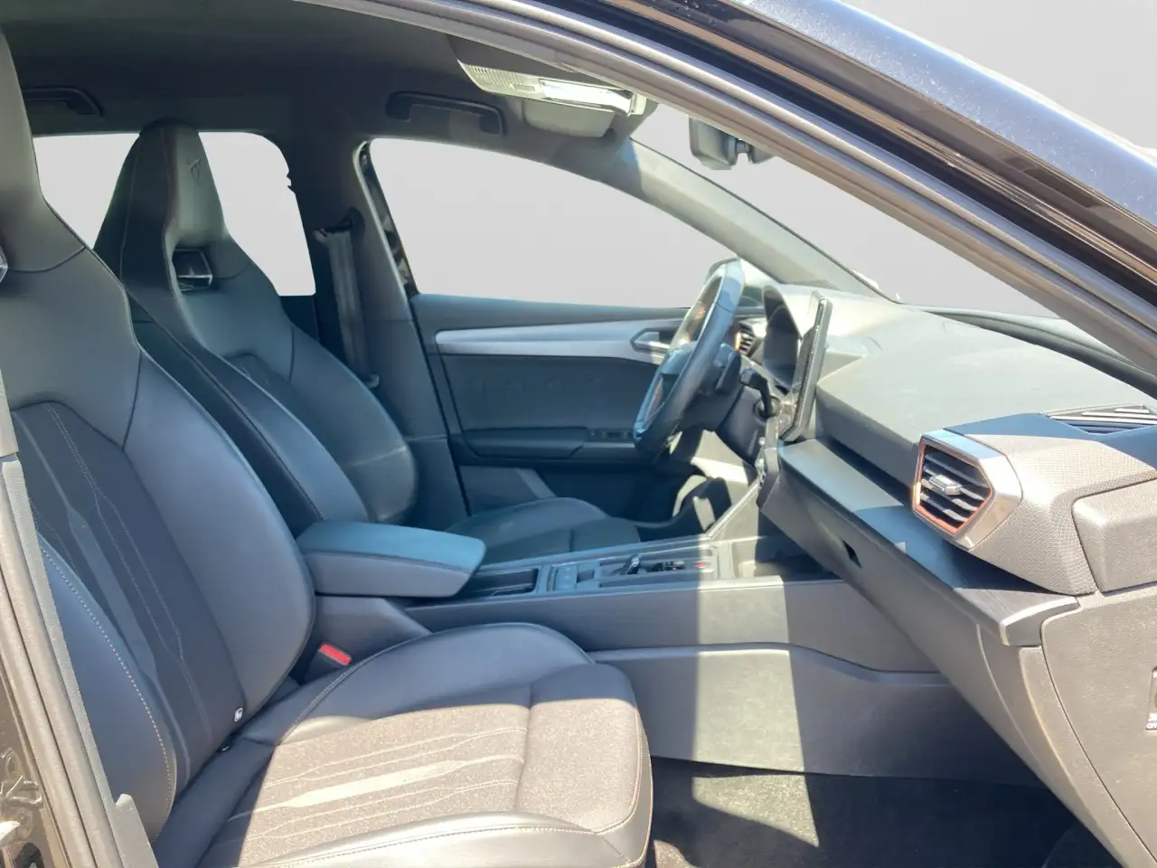 CUPRA Leon TSI DSG VZ 5JGar Navi SHZ Keyless Totwinkel — Galería del vehículo 13