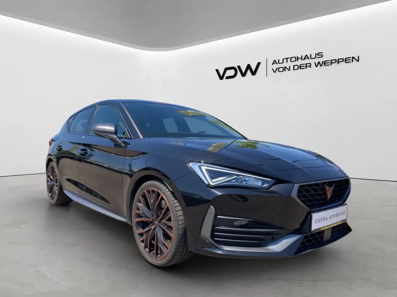 CUPRA Leon TSI DSG VZ 5JGar Navi SHZ Keyless Totwinkel — Galería del vehículo 5