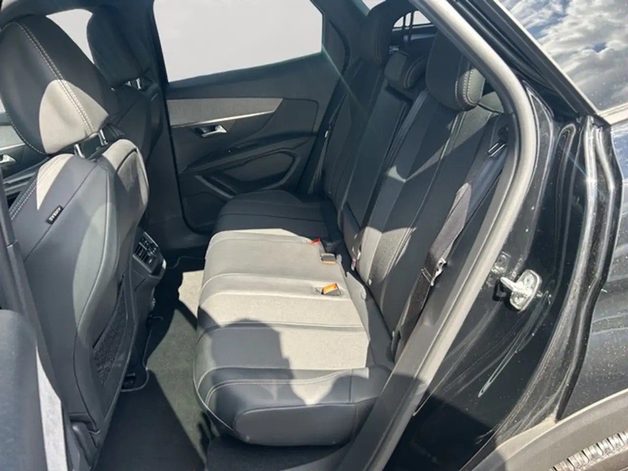 Peugeot 3008 GT HYBRID 145 E-DSC6 Elektrische Heckklappe Sit... — Vehicle gallery 15