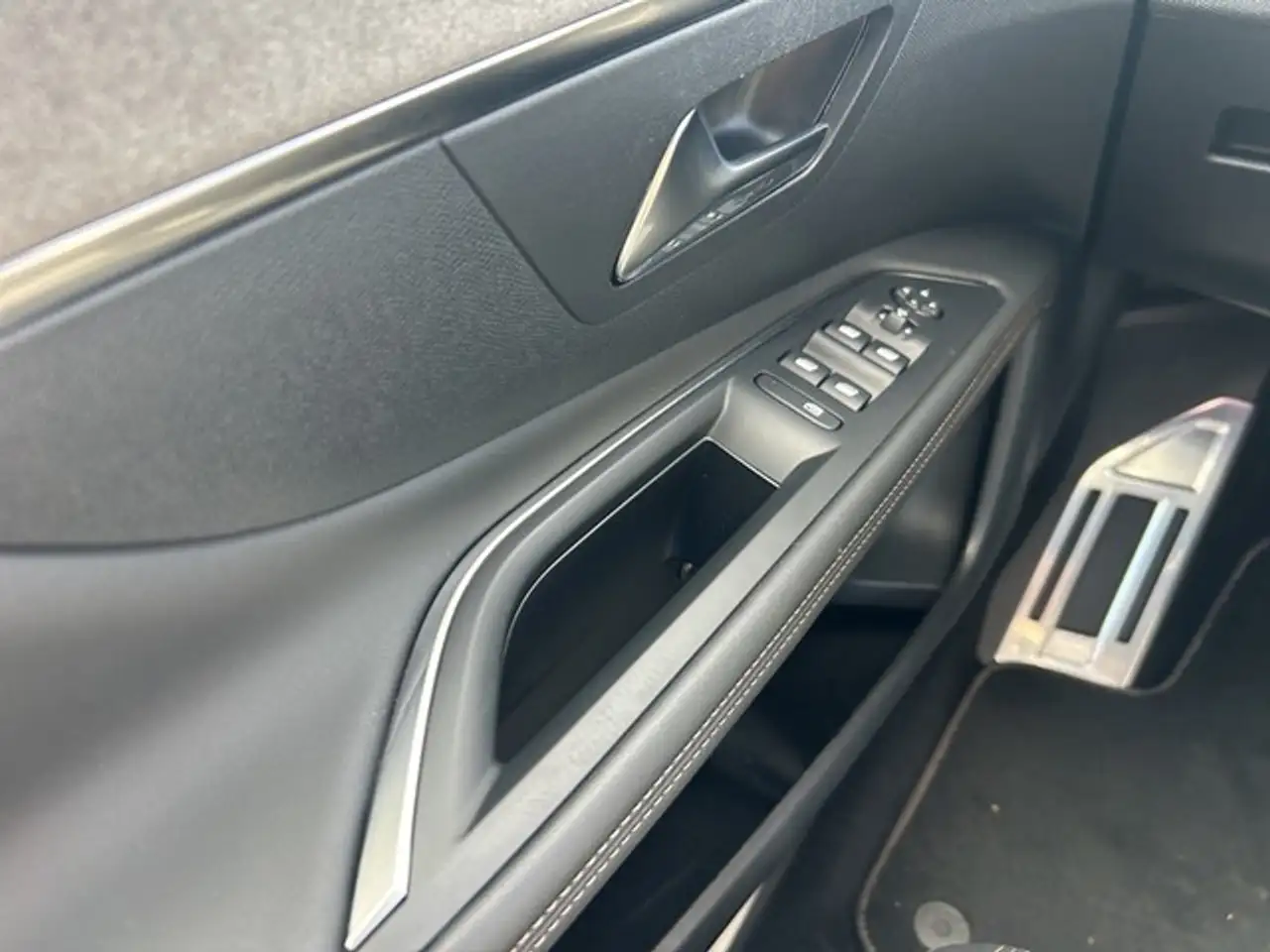 Peugeot 3008 GT HYBRID 145 E-DSC6 Elektrische Heckklappe Sit... — Vehicle gallery 14