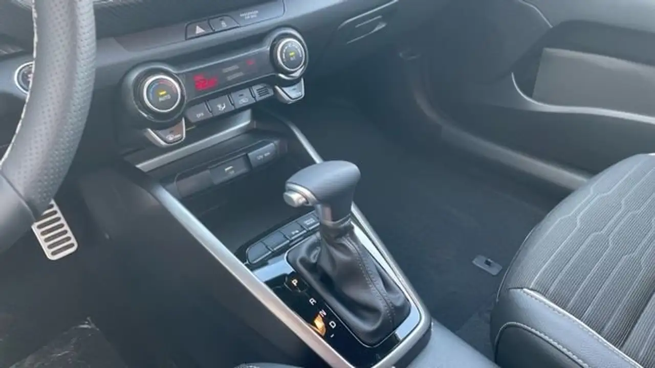Kia Stonic 1.0 T-GDI MHEV IMT 74KW GT LINE DCT 100CV 5P — Galerie du véhicule 16