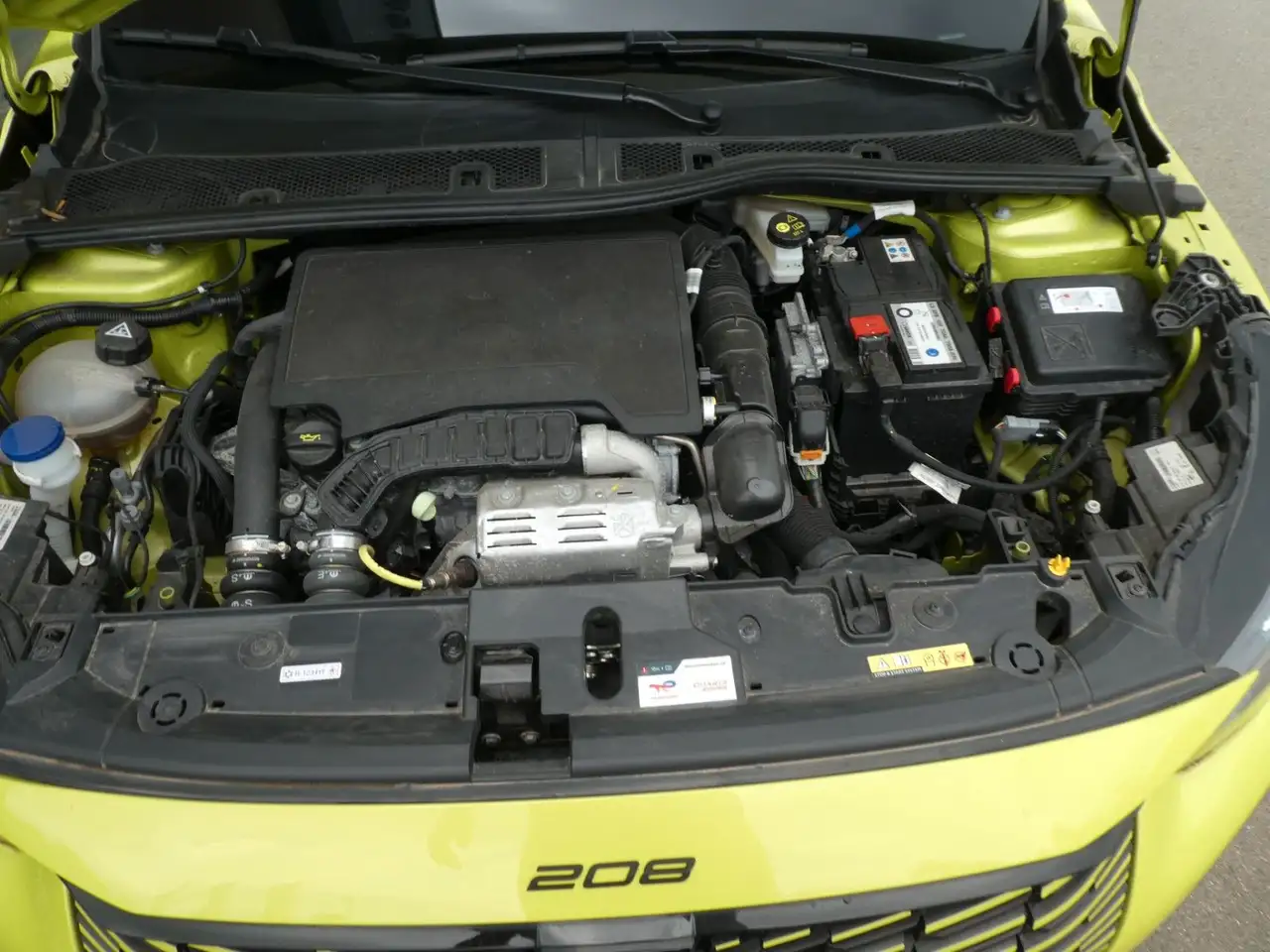 Peugeot 208 Allure Klima, Navi, SHZ, PDC, Kamera — Vehicle gallery 25