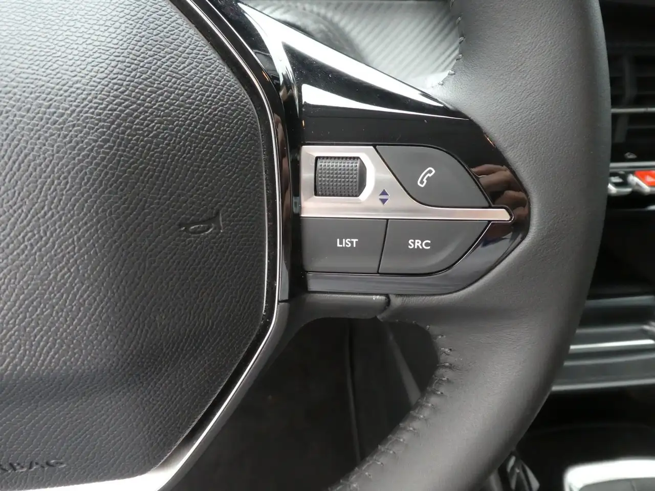Peugeot 208 Allure Klima, Navi, SHZ, PDC, Kamera — Vehicle gallery 15