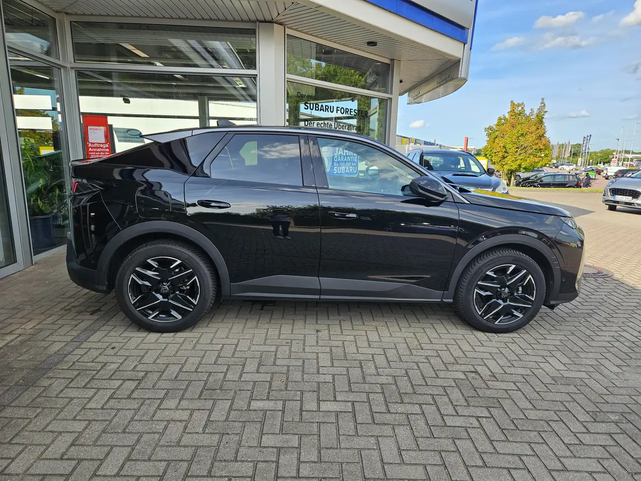 Peugeot 3008 Hybrid 145 Allure Winterpaket — Vehicle gallery 4