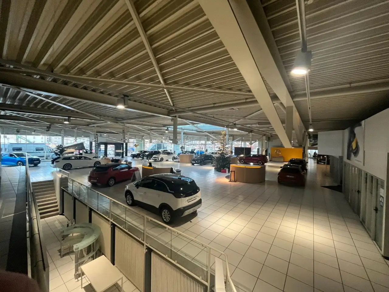 Opel Crossland X Crossland 1.2T MT6 Elegance Navi Kamera Keyless — Galería del vehículo 20